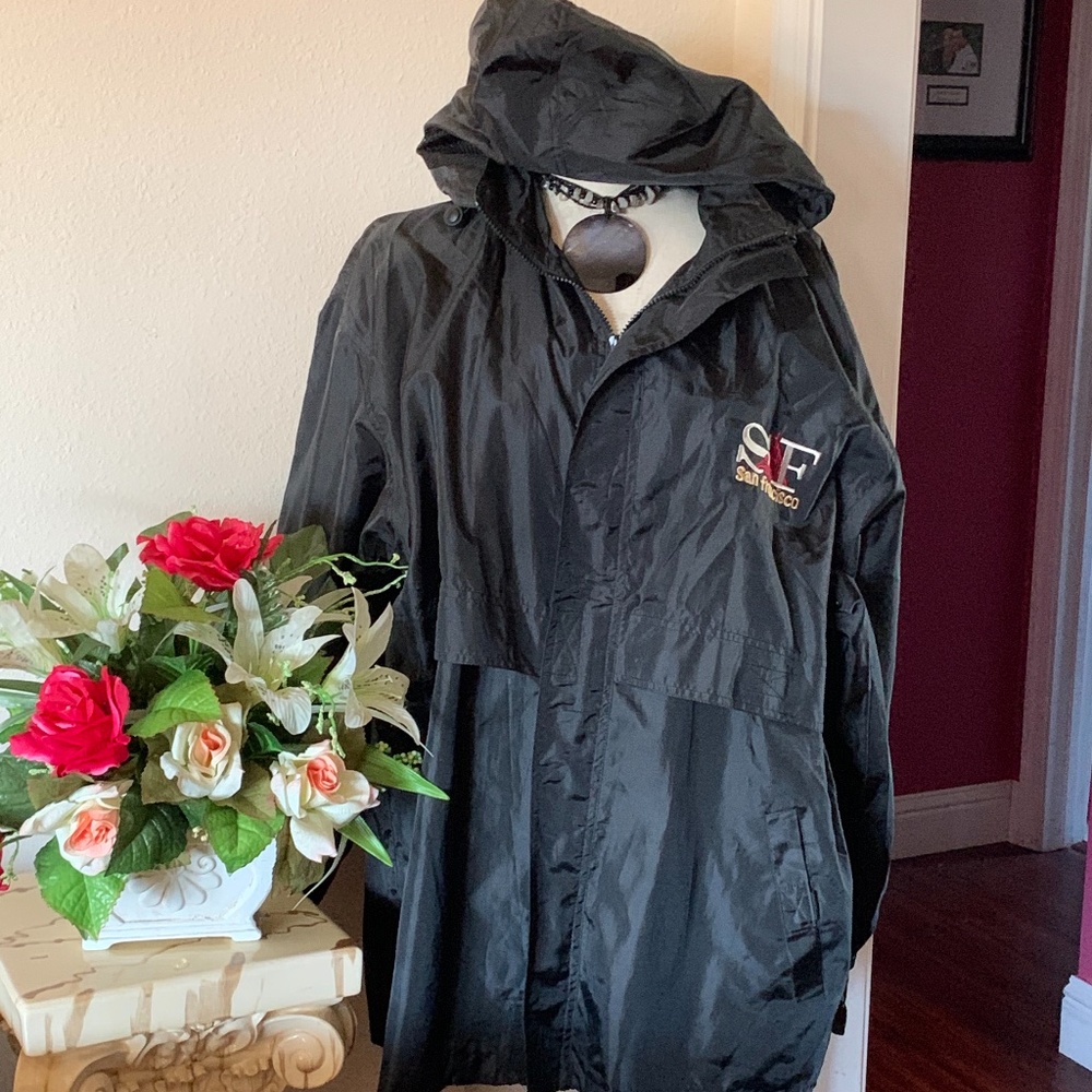 Men’s windbreaker with hood and lined